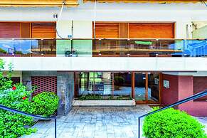 Groovy Apartment by the Sea with Garden