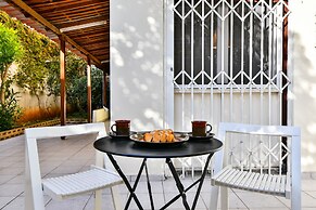 Groovy Apartment by the Sea with Garden