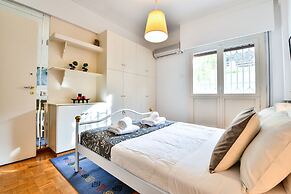 Groovy Apartment by the Sea with Garden