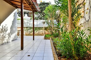 Groovy Apartment by the Sea with Garden