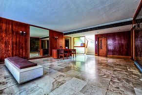 Groovy Apartment by the Sea with Garden