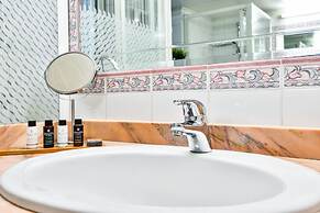 Groovy Apartment by the Sea with Garden