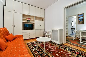 Groovy Apartment by the Sea with Garden