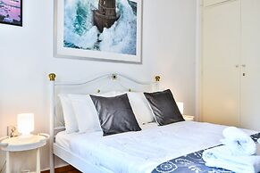 Groovy Apartment by the Sea with Garden