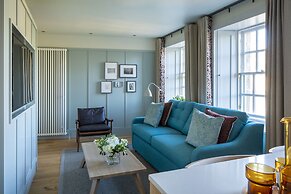 Cheval Abbey Strand Apartments, at Holyrood