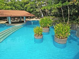 Fernvale Leisure Club and Resort