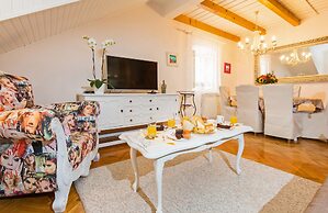 Apartments and rooms Perla