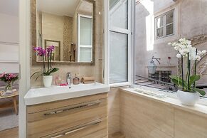 Apartments and rooms Perla