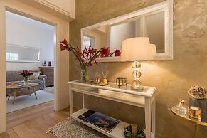 Apartments and rooms Perla