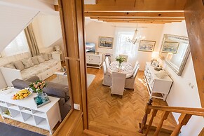 Apartments and rooms Perla