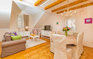 Apartments and rooms Perla