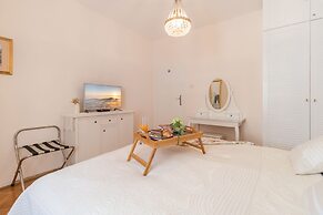 Apartments and rooms Perla