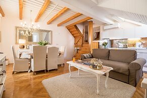 Apartments and rooms Perla