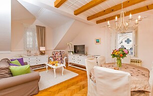 Apartments and rooms Perla