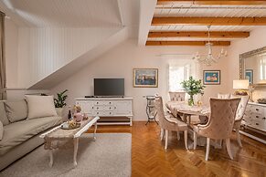 Apartments and rooms Perla