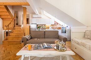 Apartments and rooms Perla