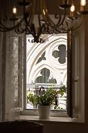 Apartments and rooms Perla