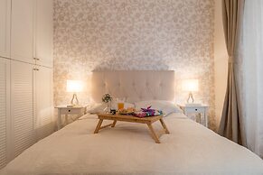 Apartments and rooms Perla