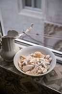 Apartments and rooms Perla