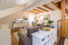 Apartments and rooms Perla