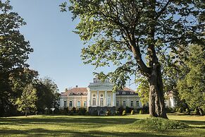 Palace Yelizavetino