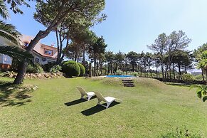 Sintra Classic Villa by Homing