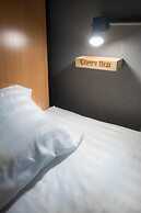 Comfy Bed Hostel - Adults Only