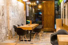 Comfy Bed Hostel - Adults Only