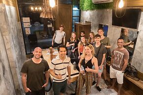 Comfy Bed Hostel - Adults Only