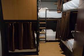 Comfy Bed Hostel - Adults Only