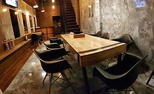 Comfy Bed Hostel - Adults Only