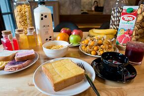 Comfy Bed Hostel - Adults Only