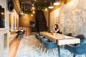 Comfy Bed Hostel - Adults Only