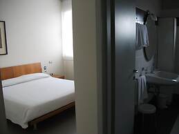 Vista Hotel & Residence