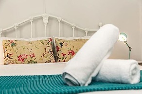 Your Luxury Escape - White Oak