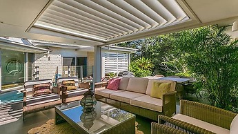 Your Luxury Escape - Red Bohemian