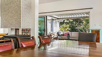 Your Luxury Escape - Red Bohemian