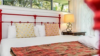 Your Luxury Escape - Red Bohemian