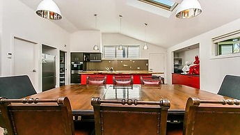 Your Luxury Escape - Red Bohemian