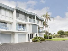 9 Cirrus at Fingal Bay
