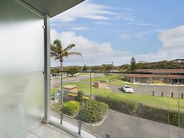 9 Cirrus at Fingal Bay