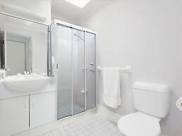 9 Cirrus at Fingal Bay