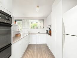 9 Cirrus at Fingal Bay