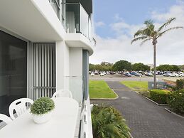 9 Cirrus at Fingal Bay