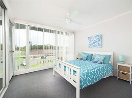 9 Cirrus at Fingal Bay