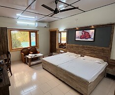 Pops Hotel & Restaurant