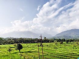 Pops Hotel & Restaurant