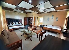 Pops Hotel & Restaurant