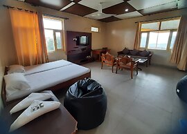 Pops Hotel & Restaurant