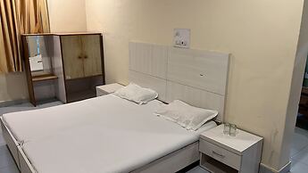 Pops Hotel & Restaurant